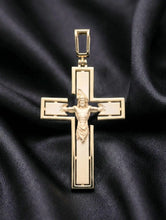 Cargar imagen en el visor de la galería, Dije cruz tridimensional oro 14k macizo acabado satinado y pulido espejo

