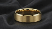 Cargar y reproducir el video en el visor de la galería, Alianza de Boda Plana Satinada en Oro 14k Macizo | Diseño Moderno NYC
